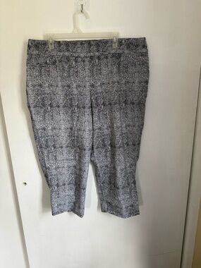 Lila Rose Gray Textured Capri Pants